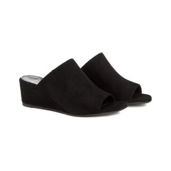 NIB Aquatalia Kayla Weatherproof Suede Sandal Black 6 Pristine Condition - Picture 1 of 12